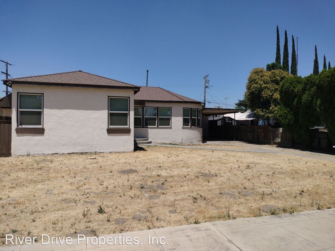 3 br, 1 bath House 1124 E. Sequoia Avenue House Rental in Tulare