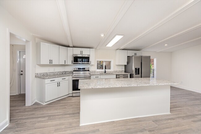 Building Photo - 130 Old Lowesville Rd