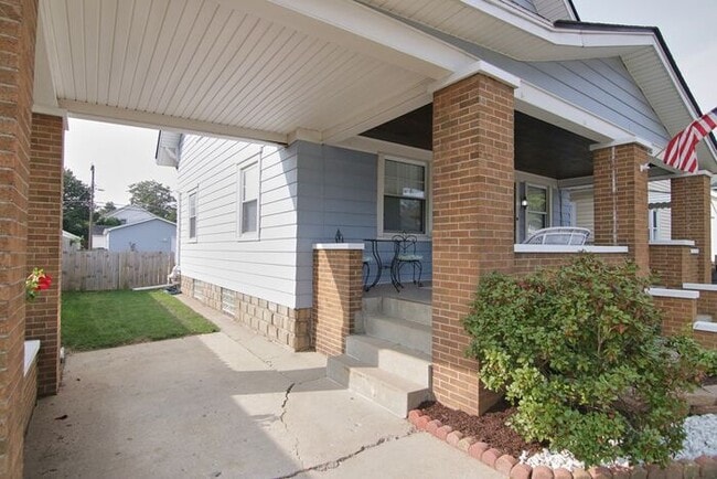 Photo - Great Location Steps From Main Street in S... House