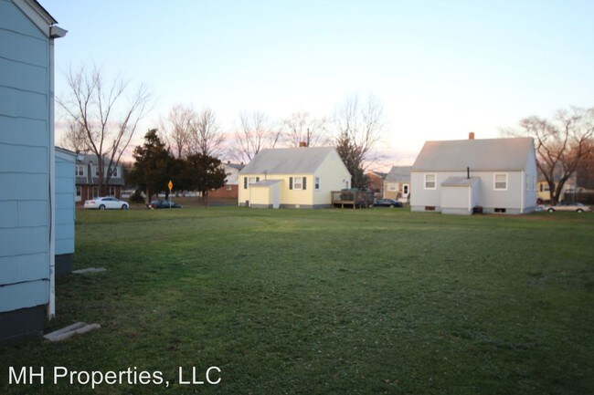 Building Photo - 2 br, 1 bath House - 151 W. Deen Avenue