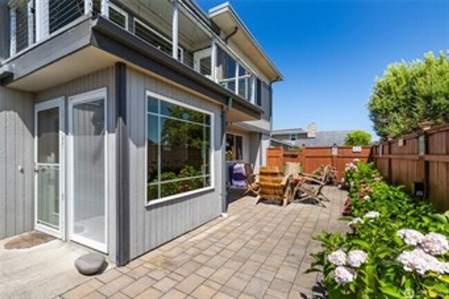 Foto del edificio - Gorgeous 5 Bedroom Home with Bayview - Bir...