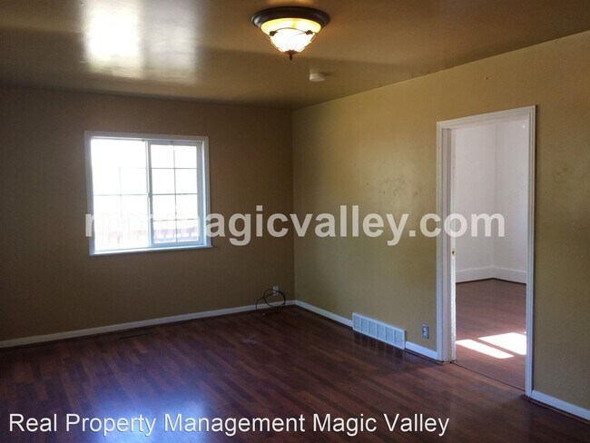 Building Photo - 2 br, 1 bath House - 401 5th Avenue North