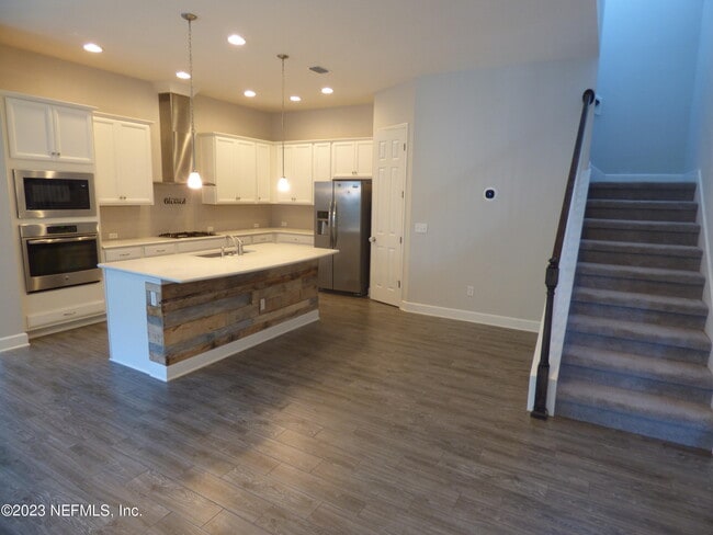 Foto del edificio - 92 Archwood Dr