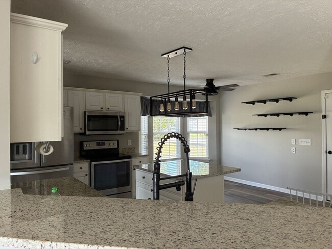 Foto del edificio - Walker Woods, large 4 BD and 2.5 BA