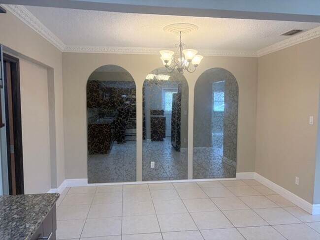 Foto del edificio - 7302 Westwood Dr