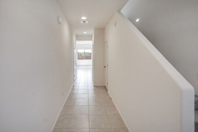 Building Photo - PENDING/RENTED - Rancho Del Lago Reserves