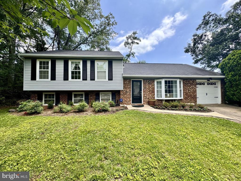 Primary Photo - 15712 Edgewood Dr