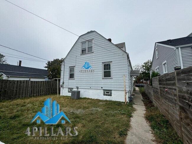 Building Photo - 1715 Parkview Ave