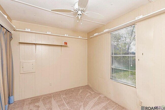 Foto del edificio - 42547 Norwood Rd
