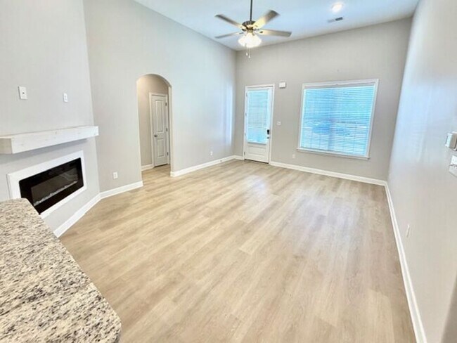 Foto del edificio - Now Leasing in Millington @ Winstone. 5 Bedroom 3 Bath Available Now!