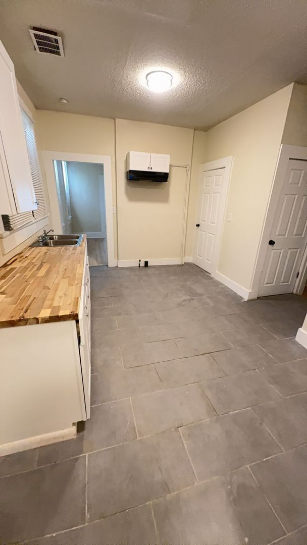 Building Photo - Spacious 3 Bed / 2 Bath Home with Bonus Room