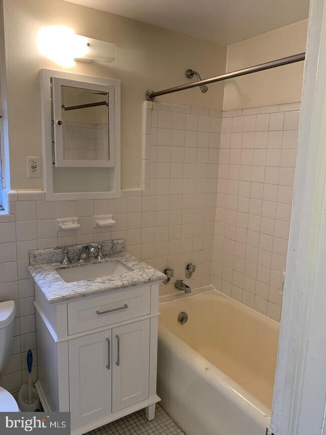 2032 Belmont Rd NW Unit 625, Washington, DC 20009 Room for Rent in