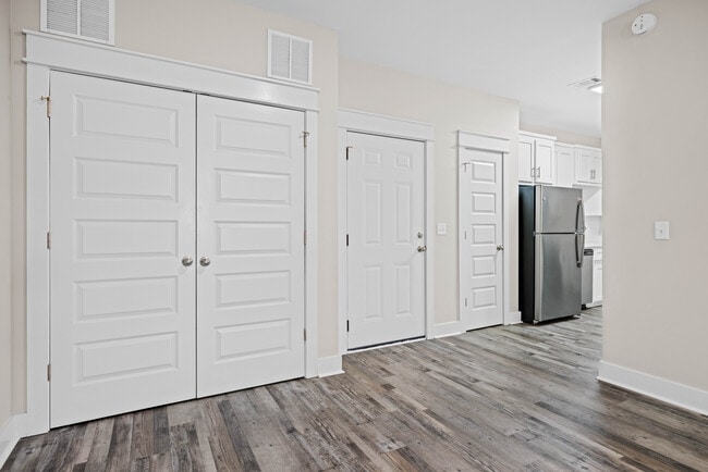 NEW 1BR Entry + Kitchen - Maple on Melody