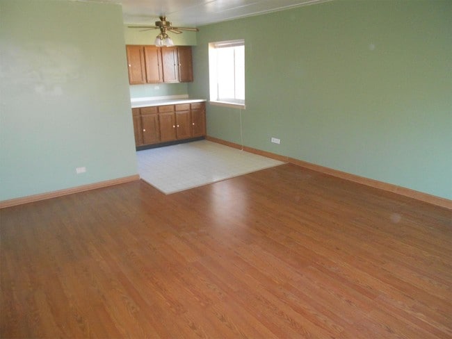 Building Photo - 220 S Roselle Rd