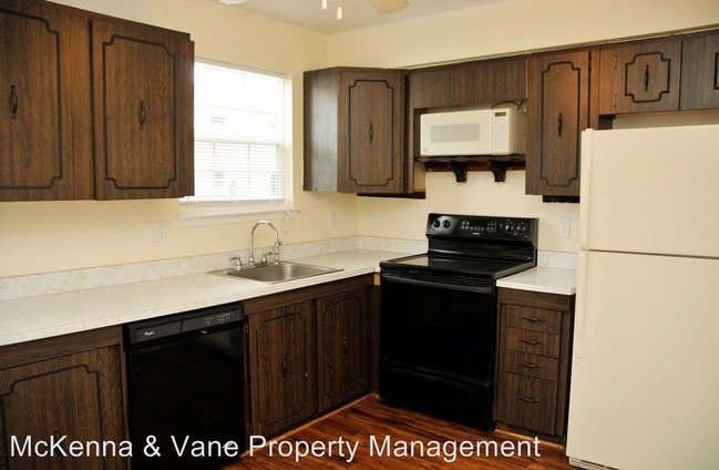 Building Photo - 2 br, 1.5 bath House - 458 Kenilworth Court