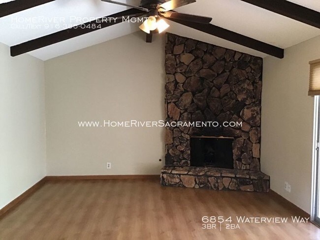 Foto del edificio - POOL, 3 Car Garage, Fireplace