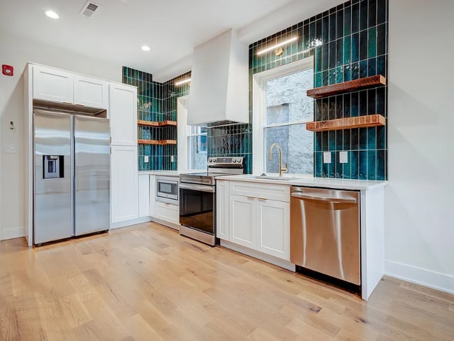 Photo - 1922 W Diamond St Apartment