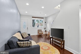 Building Photo - 321 Titan St