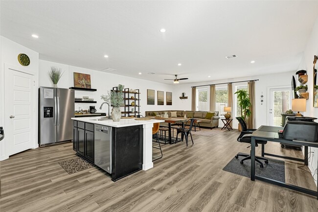 Foto del edificio - 3235 Creston Gate Dr
