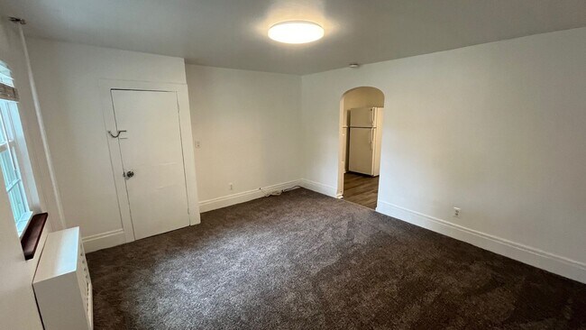 Foto del edificio - TURN KEY!!!! Fully Renovated 3 Bedroom Apa...