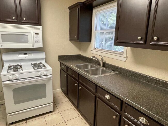 Building Photo - 1016 S Booth Ln