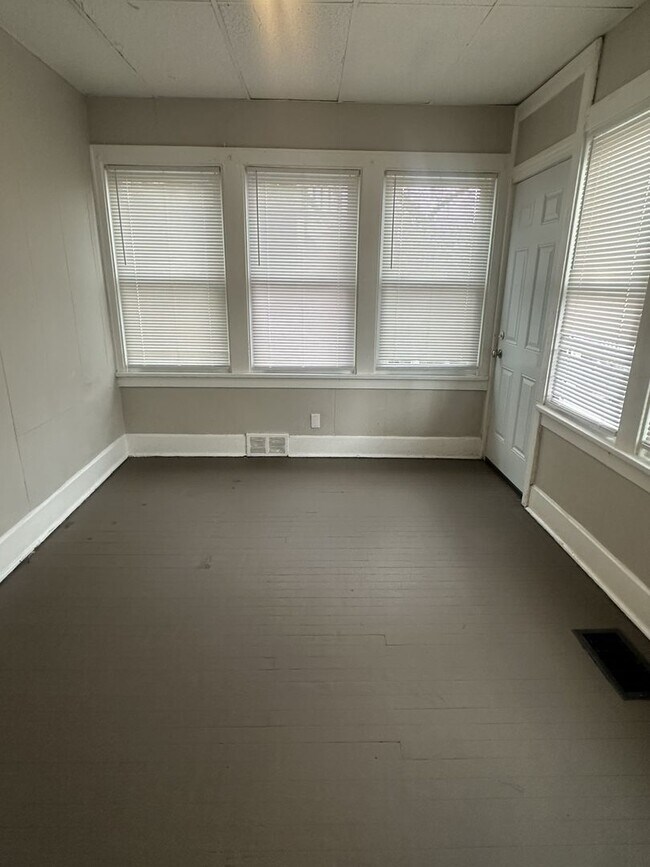 Foto del edificio - 3 Bedroom West Side House
