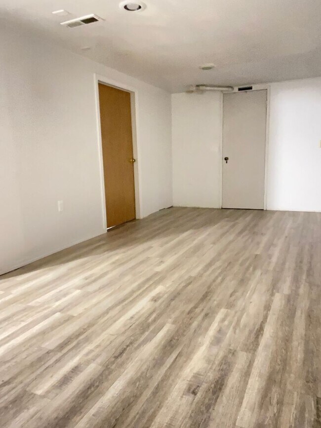 Building Photo - 1407 X Ave