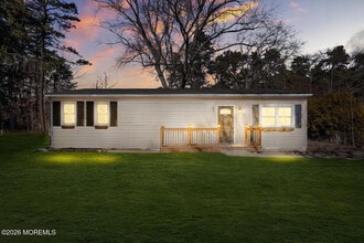 Building Photo - 837 Forest Ave