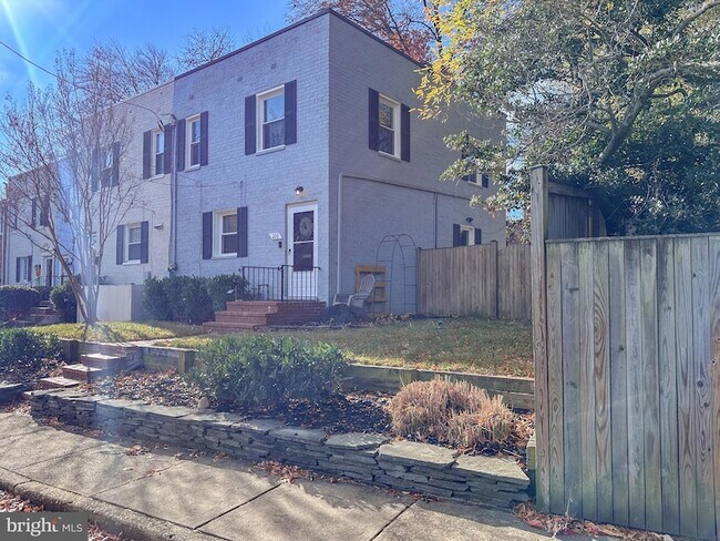 Photo - 226 Guthrie Ave Townhome