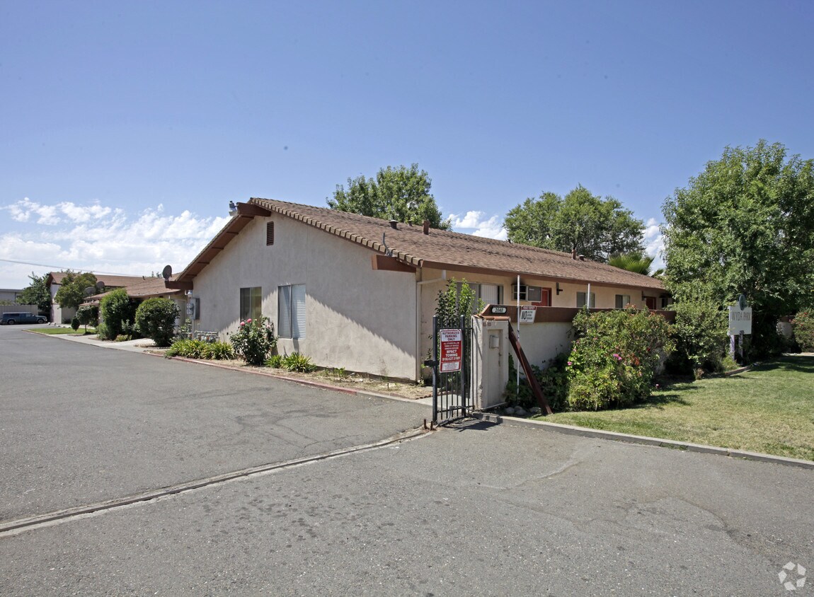 Primary Photo - 2032-2040 Wyda Way
