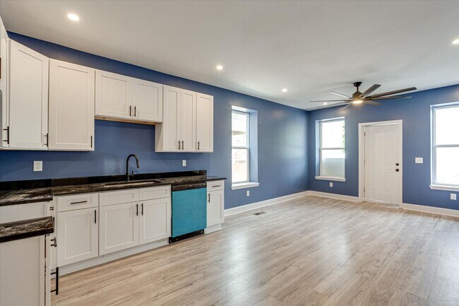 Building Photo - 1605 Dodds Ave