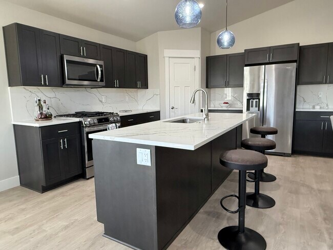 Foto del edificio - 16504 Bishop Pine St