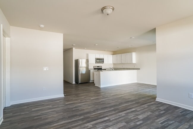 Building Photo - 2498 Provence Dr SE