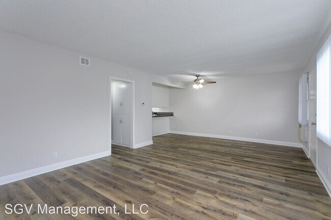 Building Photo - 209-215 E Live Oak St