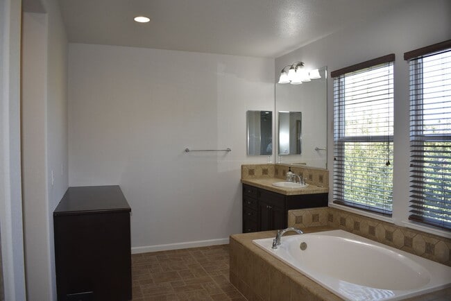 Building Photo - 1806 Sorenson Dr