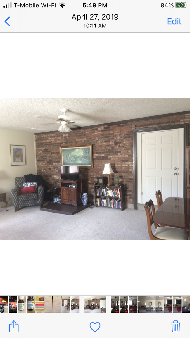 Spacious living room - 1075 E 500 S