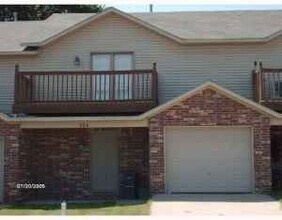 Building Photo - 946 W Peachtree Dr