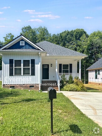Building Photo - 212 Malvern Dr SW
