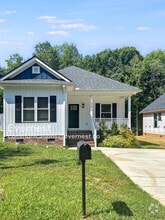 Building Photo - 212 Malvern Dr SW