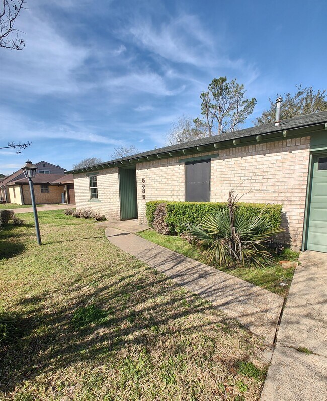 Building Photo - 5585 Scenic Dr