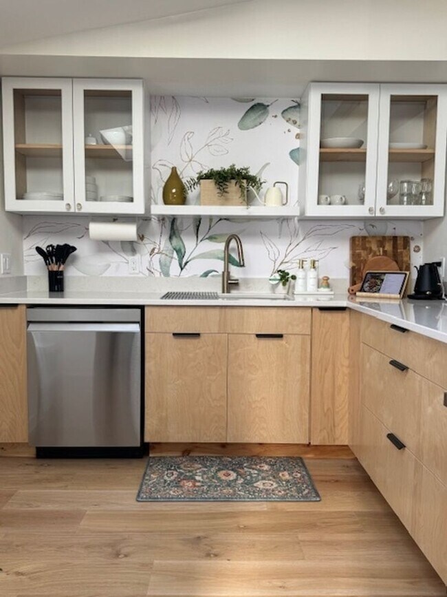 Building Photo - Charming 3BR Townhome in South Woodstock