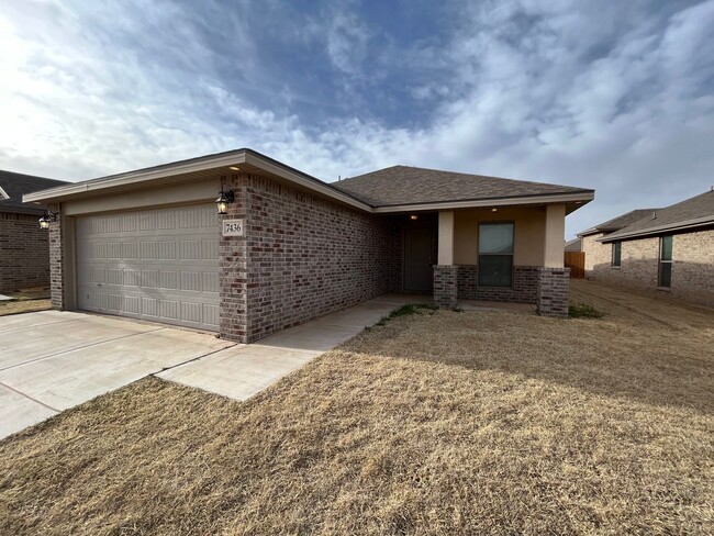 Building Photo - Great House in FISD