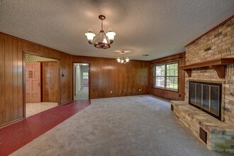 Building Photo - 915 Farmers Rd