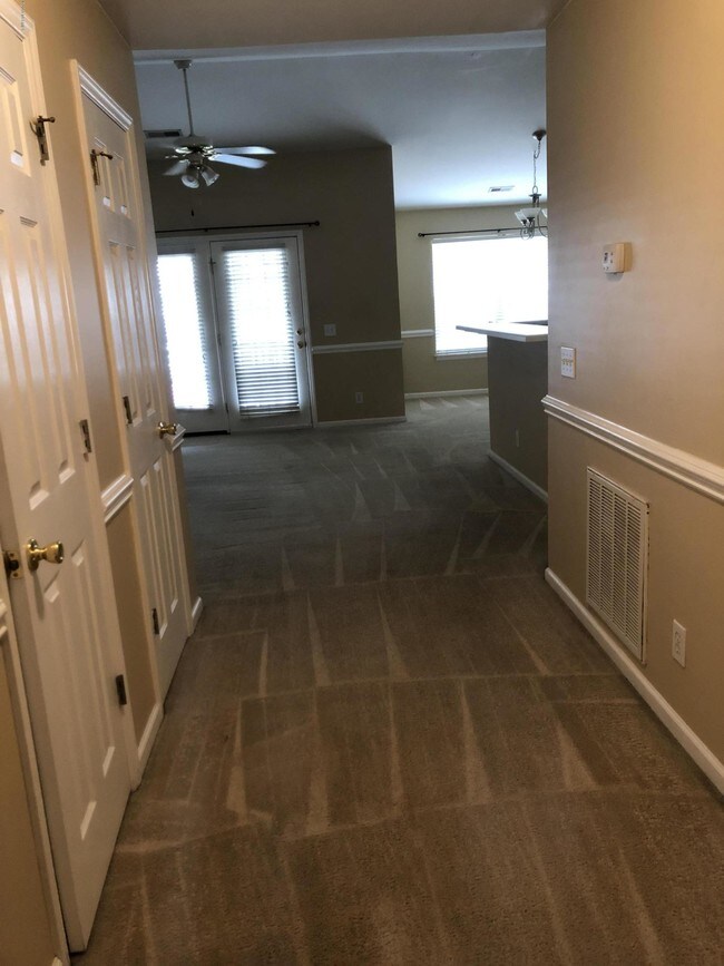 Foto del edificio - 2217 Locksley Woods Dr
