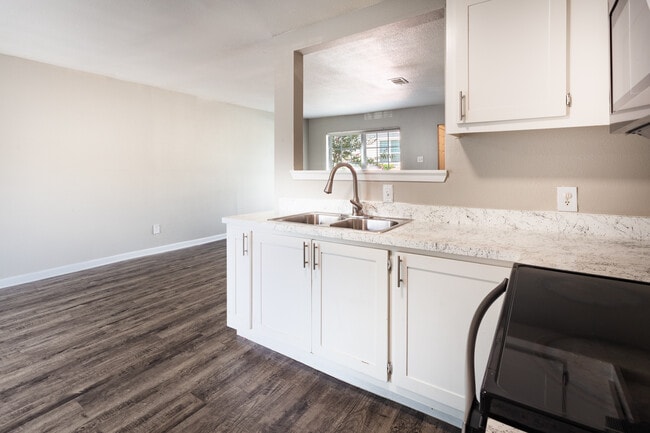 Building Photo - Eclipse Of White Rock