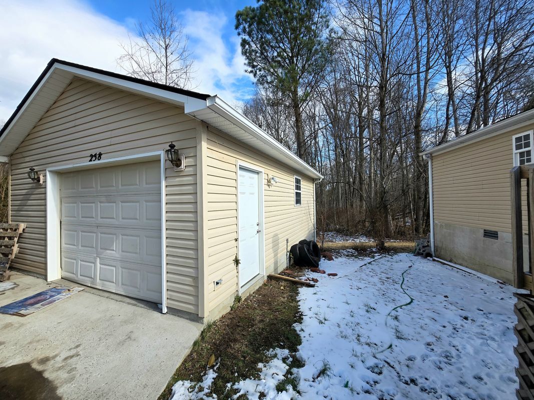 Building Photo - 258 Dartmoor Dr