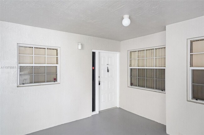 Foto del edificio - 2871 N Oakland Forest Dr