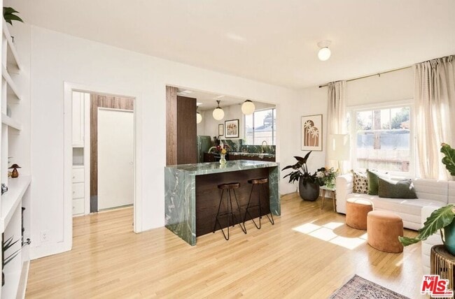 Foto del edificio - 818 Palms Blvd