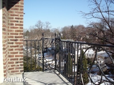 Building Photo - 169 Greenwood Ave
