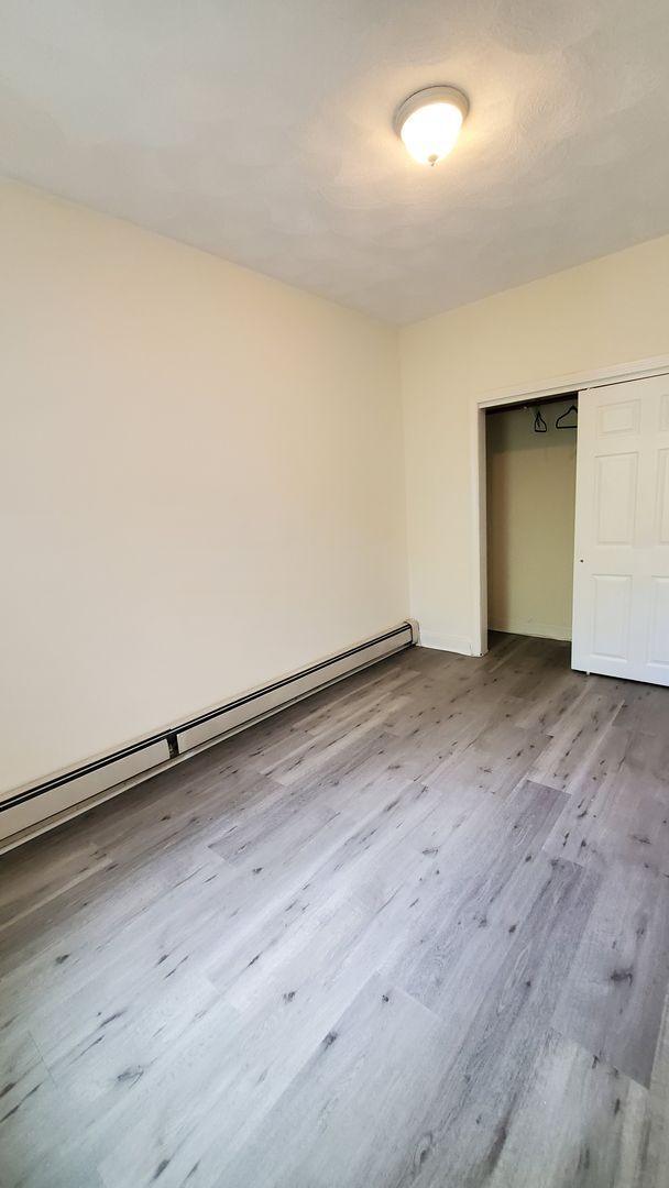 Foto del edificio - ALLSTON 2 BED WITH UPDATED KITCHEN - DISHWASHER